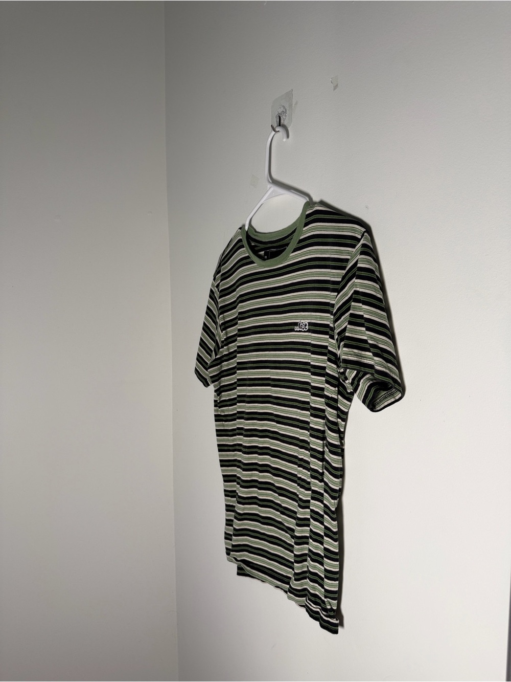 Lost men's green black striped lost embroidered logo crew neck t-shirt - Picture 2 of 5
